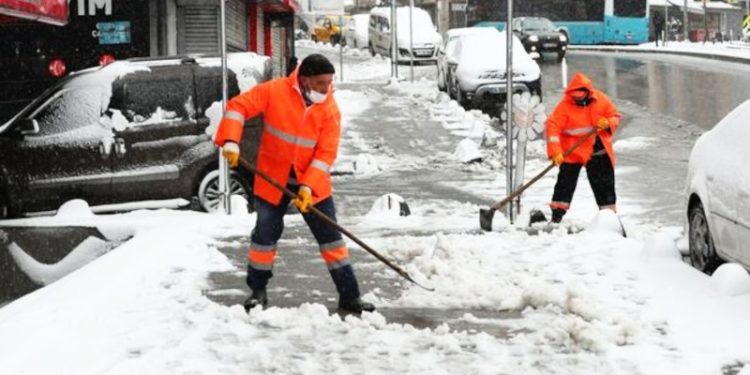 Kar bu akşam geri dönüyor: İBB saat verdi, vali açıklama yaptı
