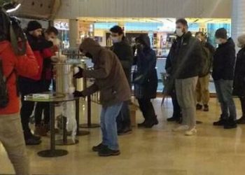 Kar engeli nedeniyle 3 bin kişi AVM'de sabahladı