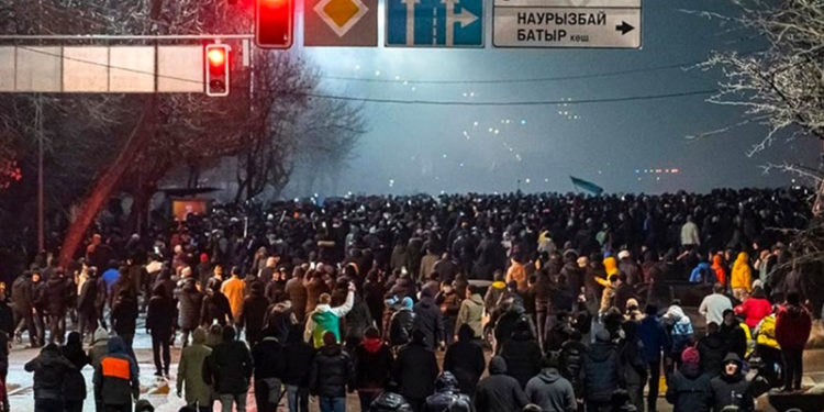 Karar yazarı Taşgetiren: Herkesin içinden "Keşke Kazakistan’da Türk Devletleri Teşkilatı bir şeyler yapabilseydi" duygusu geçmiyor mu?