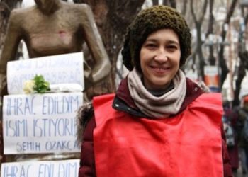 Kardeşinden KHK’lı Nuriye Gülmen’e destek çağrısı: ‘‘Ablam sahte delillerle 518 gündür tutsak”