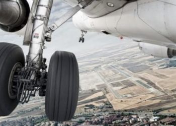 Kargo uçağının iniş takımlarında saatlerce yolculuk: Canlı kalmayı başardı