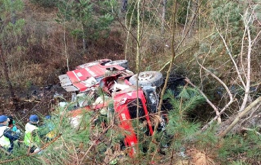 Kaza ihbarına giden itfaiye aracı şarampole uçtu: 4 ölü