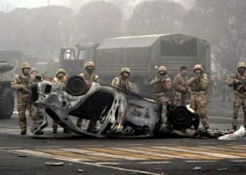 Kazak Büyükelçi: 5 Ocak'ta iki büyük nakliye uçağından çıkan silahlı insanlar Almatı'ya yayıldı