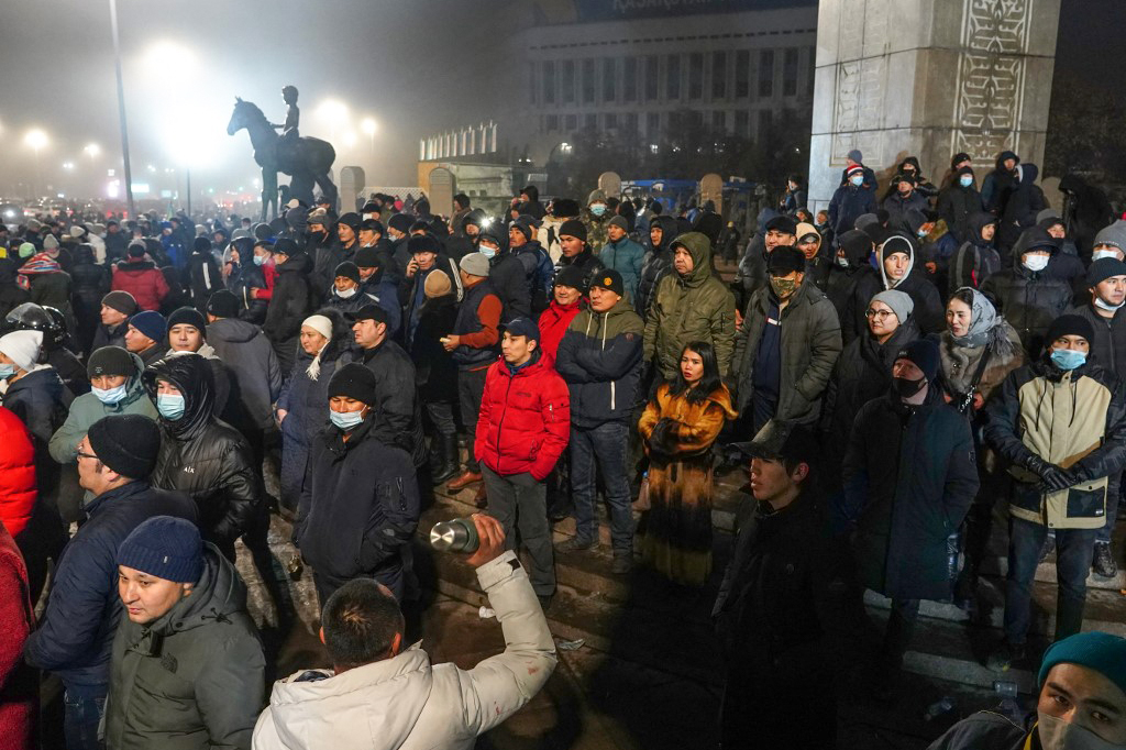 Kazakistan’da güvenlik güçlerine uyarı yapmadan ‘vur’ emri verildi