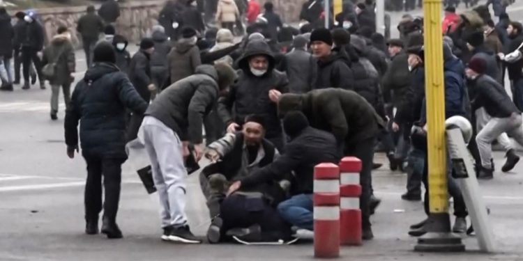 Kazakistan Cumhurbaşkanı protestocuları terörist ilan etti: En kısa zamanda yok edilecekler
