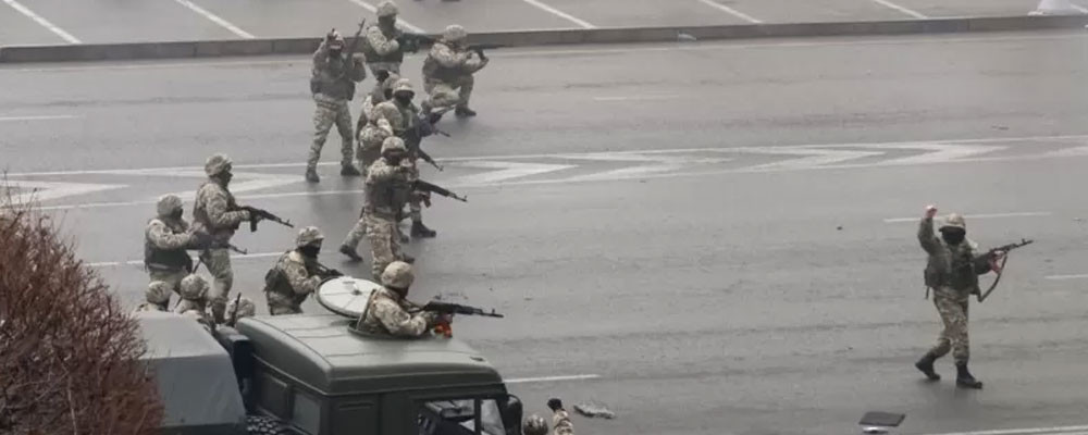 Kazakistan: Protestolara müdahale sürerken, Rusya öncülüğündeki yabancı askerler ülkeye ulaştı