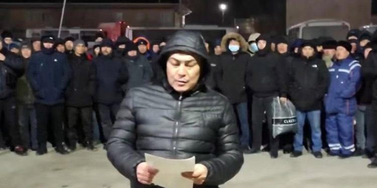 Kazakistan’da, petrol işçilerinden 'kamulaştırma' talebi