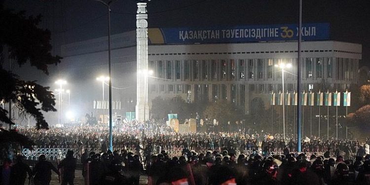 Kazakistan’da ülke genelinde OHAL ilan edildi: Cumhurbaşkanı Rusya ve müttefiklerinden askeri yardım istedi