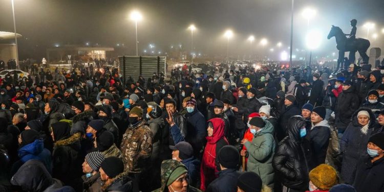 Kazaklar neden sokaklara döküldü?
