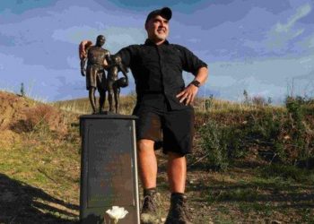 Kazanın meydana geldiği noktaya Kobe Bryant ve kızının heykeli yerleştirildi