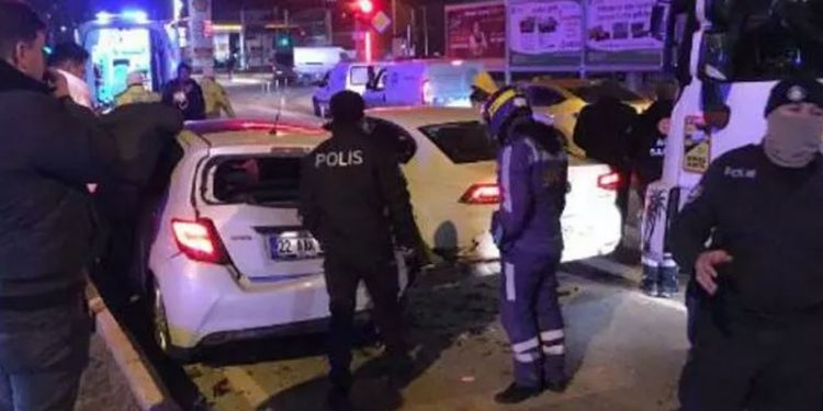 Kazaya karışan TIR'ın sürücüsü alkollü, otomobilin sürücüsü pozitif çıktı