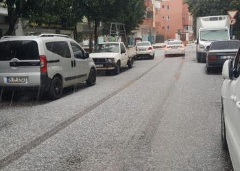 Kaş-Demre yolu kapandı, Alanya’ya 53 yıl sonra kar düştü