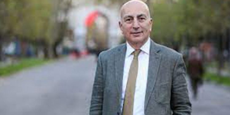 Kendisini durdurup telefonunu görmek isteyen kişiye verdiği cevap gündem oldu