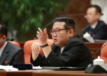 Kim Jong-un'un sene sonu konuşmasında odak bu sefer ABD ve nükleer silahlardan traktör fabrikaları ve okul üniformalarına kaydı