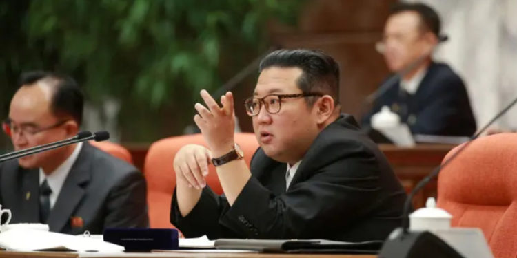 Kim Jong-un'un sene sonu konuşmasında odak bu sefer ABD ve nükleer silahlardan traktör fabrikaları ve okul üniformalarına kaydı