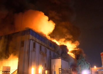 Kimya fabrikasındaki yangın 5 saat sonra kontrol altına alındı