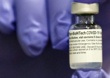 Kimya profesörlerinden Uğur Şahin'e mektup: Aşıdaki gri ton neden kaynaklanıyor?