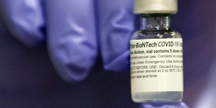 Kimya profesörlerinden Uğur Şahin'e mektup: Aşıdaki gri ton neden kaynaklanıyor?