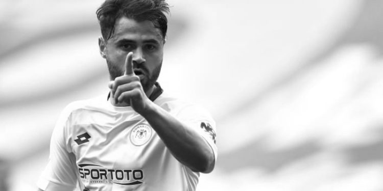 Konyaspor'un futbolcusu Ahmet Çalık, trafik kazasında hayatını kaybetti