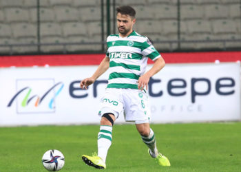 Konyaspor’un futbolcusu Ahmet Çalık, trafik kazasında hayatını kaybetti