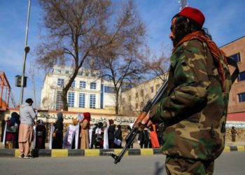 Korku içindeki Afgan öğretmenler Taliban'dan saklanmaya devam ediyor