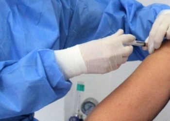 Koronavirüs aşısının bilinen çoğu yan etkisi, aşıdan kaynaklanmıyor