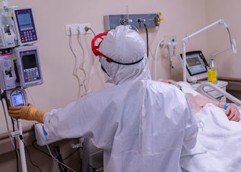 Koronavirüs test sonucu negatif çıkanlara uyarı: Belirtiniz varsa Covid-19’muşsunuz gibi davranın!