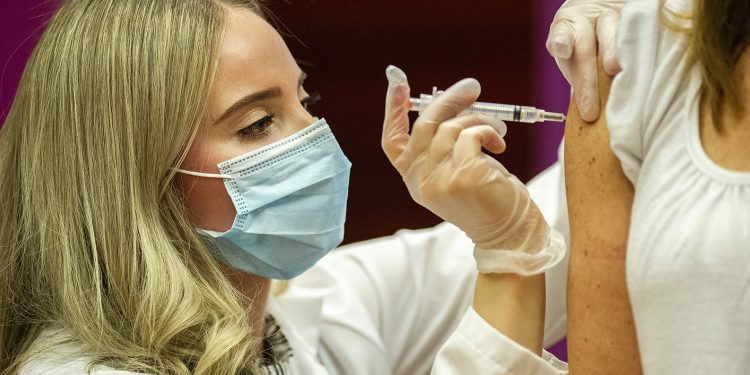 Koronavirüste günlük vaka rekoru kırıldı