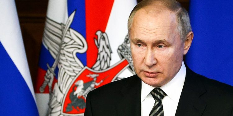 Kremlin: Putin'e yaptırım acı verici değil yıkıcı olur