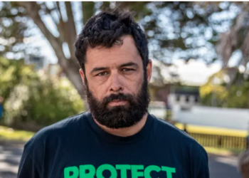 Kulağında günlerce kıpırdanma hisseden adam, içine hamam böceği kaçtığını öğrendi!