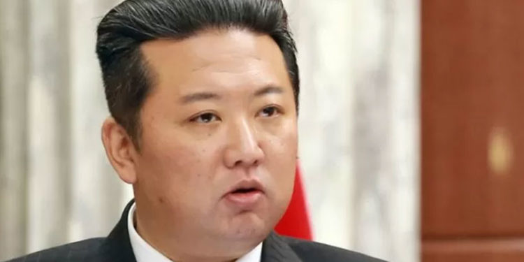 Kuzey Kore, Japon Denizi'ne balistik füze olduğu tahmin edilen bir cisim fırlattı