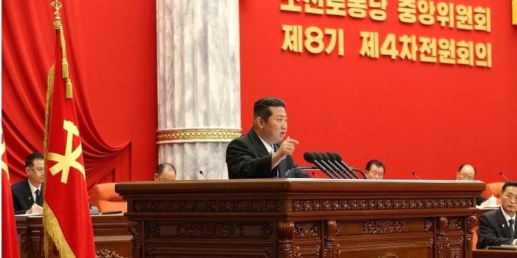 Kuzey Kore lideri Kim: Ölüm kalım mücadelesiyle karşı karşıyayız, 2022'de öncelik ekonomi olacak