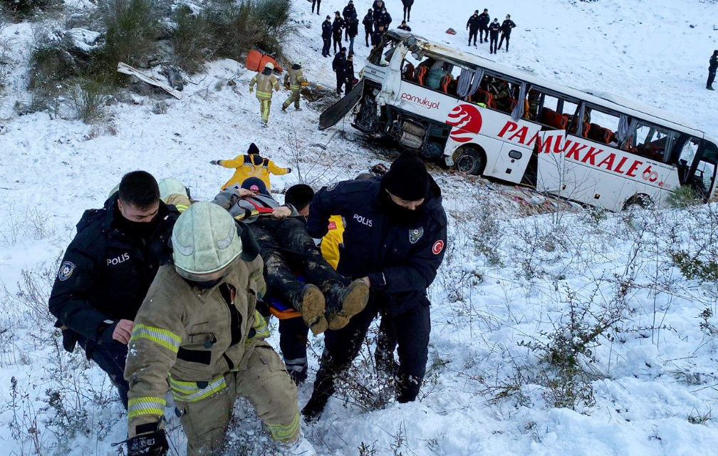 Kuzey Marmara Otoyolu’nda otobüs şarampole yuarlandı: 3 ölü