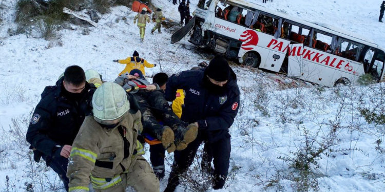 Kuzey Marmara Otoyolu’nda otobüs şarampole yuarlandı: 3 ölü