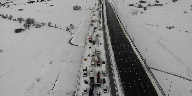 Kuzey Marmara’da karlı yolu açamayan firmaya 6,8 milyon lira ceza