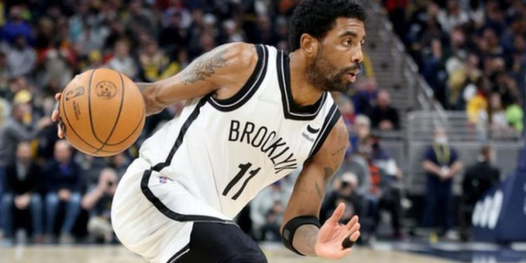 Kyrie Irving, aşı tartışmalarının ardından ilk kez parkeye çıktı