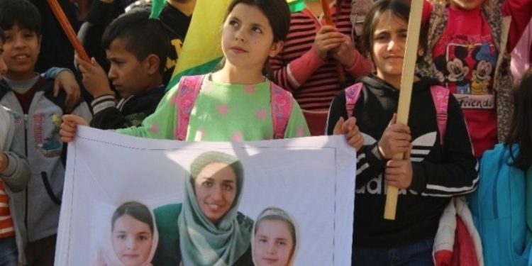 'Kürtçe öğrettiği için' 5 yıl hapis cezası alan Zara Muhammed teslim oldu