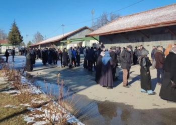 Kütahya’da soğuk havaya rağmen ucuz yağ kuyruğu