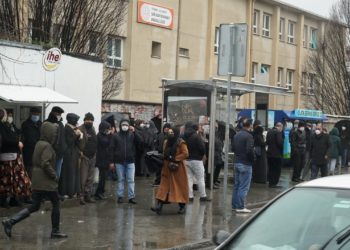 Kış ortasında ekmek kuyruğu vatandaşı isyan ettirdi