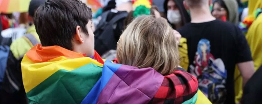 LGBT hakları: Fransa sözde 'eşcinsellik dönüştürme terapilerini' yasakladı