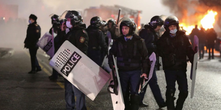 Le Monde: Kazakistan, Türkiye ile stratejik yakınlaşmanın ameliyatını gerçekleştiriyor