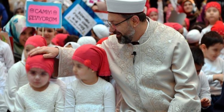 MEB izcilik faaliyetlerine son verdi, çocuklar Diyanet'e kaldı