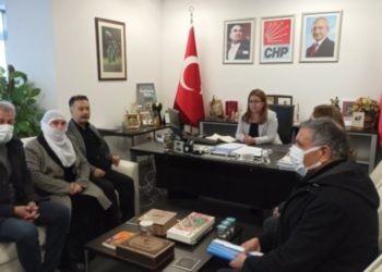 Mahpus yakınları CHP'yi ziyaret etti: 'Günde 100 mektup geliyor'