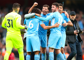 Manchester City, deplasmanda Arsenal'ı son dakika golüyle yendi