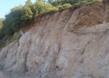 Manisa'da toprak kayması sonrası Roma dönemine ait mezar açığa çıktı