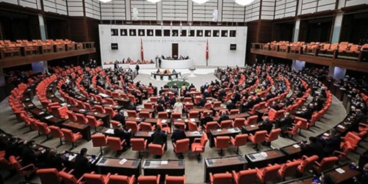 Meclis'e 10 yeni dokunulmazlık fezlekesi geldi