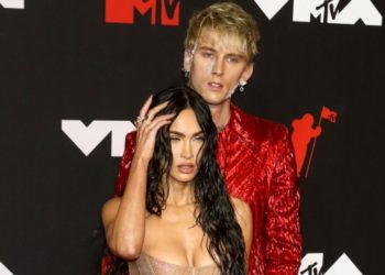 Meghan Fox ve Machine Gun Kelly nişanlandı; "Birbirimizin kanını içtik"