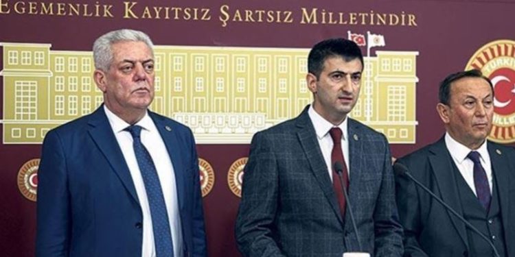 Memleket Partisi de Sezen Aksu'yu hedef aldı