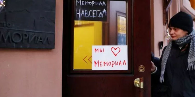 Memorial: Rusya'da kapatılan insan hakları kuruluşu kimdir?