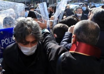 Mersin’de avukatlara polis şiddeti